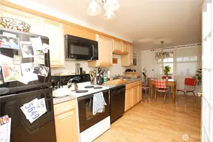 2071 Gilman Dr W, Seattle, WA 98119 - Photo 8