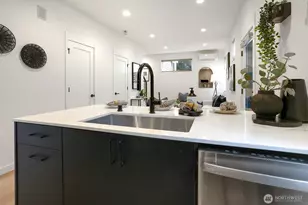 10344 Wallingford Ave N, Seattle, WA 98133 - Photo 12