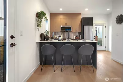 10344 Wallingford Avenue N, Seattle, WA 98133 - Photo 8