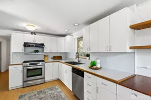 2306 NE 105th St, Seattle, WA 98125 - Photo 16