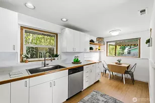 2306 NE 105th St, Seattle, WA 98125 - Photo 14