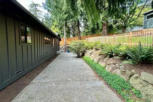 8920 168th Ave NE, Redmond, WA 98052 - Photo 32