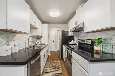 12527 NE 117th Place #F5, Kirkland, WA 98034 - Photo 8