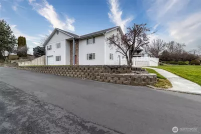 1525 SE Valley View Terrace, College Place, WA 99324 - Photo 6