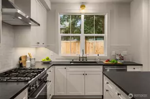 10618 NE 54th Ln, Kirkland, WA 98033 - Photo 16