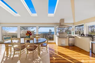 4951 Surfcrest Dr, Oak Harbor, WA 98277 - Photo 10