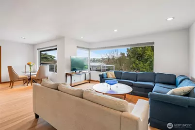 4026 48th Avenue S, Seattle, WA 98118 - Photo 2