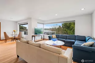 4026 48th Ave S, Seattle, WA 98118 - Photo 2