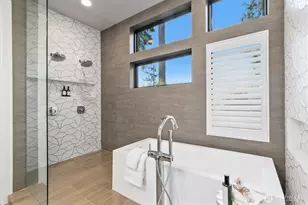 18858 NE 49th Pl, Sammamish, WA 98074 - Photo 16