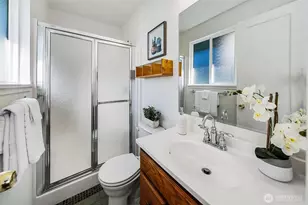 541 N 75th St, Seattle, WA 98103 - Photo 12