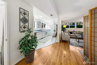 541 N 75th Street, Seattle, WA 98103 - Photo 16