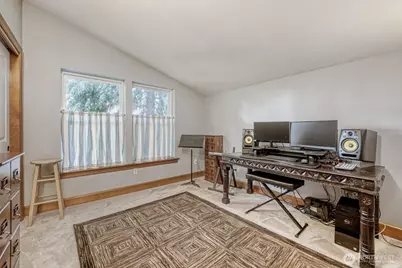 11740 Burke Avenue N, Seattle, WA 98133 - Photo 18