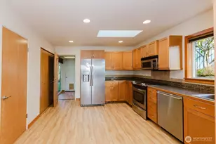 2110 E 17th St, Bremerton, WA 98310 - Photo 22