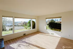 2110 E 17th St, Bremerton, WA 98310 - Photo 8