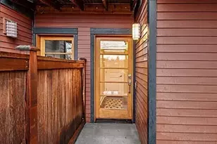 3841 Woodland Park Ave N, Seattle, WA 98103 - Photo 2