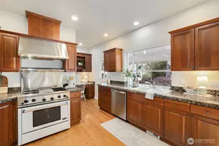 2726 9th St SW, Puyallup, WA 98373 - Photo 10