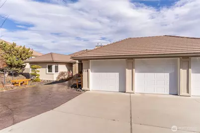 735 Castle Heights Drive, Wenatchee, WA 98801 - Photo 4
