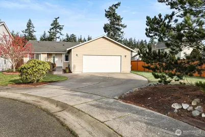 1020 NW 14th Way, Oak Harbor, WA 98277 - Photo 2
