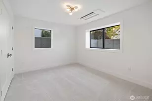 2515 35th Ave W, Seattle, WA 98199 - Photo 18