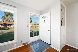 1704 Rainier St, Sumner, WA 98390 - Photo 2