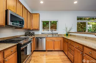 5523 Lakemont Blvd SE, Bellevue, WA 98006 - Photo 10