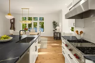 11710 Arrow Point Dr NE, Bainbridge Island, WA 98110 - Photo 10