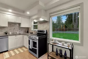 1021 Walnut St, Edmonds, WA 98020 - Photo 4