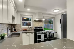 1021 Walnut St, Edmonds, WA 98020 - Photo 2