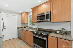 16326 Lake Hills Blvd, Bellevue, WA 98008 - Photo 12