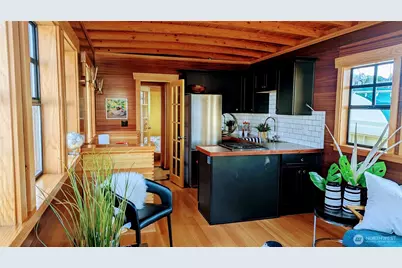 2040 Westlake Avenue N #17, Seattle, WA 98109 - Photo 10