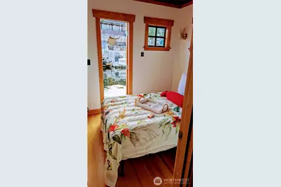 2040 Westlake Avenue N #17, Seattle, WA 98109 - Photo 18