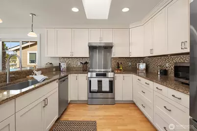 616 Glen Street #202, Edmonds, WA 98020 - Photo 4