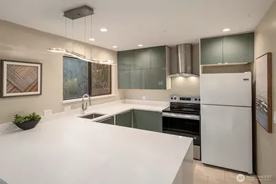 5220 21st Avenue NE #2, Seattle, WA 98105 - Photo 8