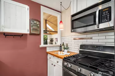 14333 Dayton Avenue N, Seattle, WA 98133 - Photo 12