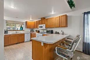 120 Skylark Ct, Allyn, WA 98524 - Photo 6