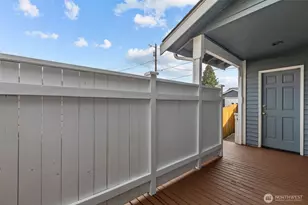 1721 McDougall Ave, Everett, WA 98201 - Photo 32