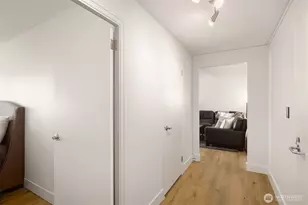 1105 Spring St, Seattle, WA 98104 - Photo 16