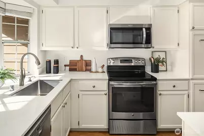 13726 NE 85th Street, Redmond, WA 98052 - Photo 2