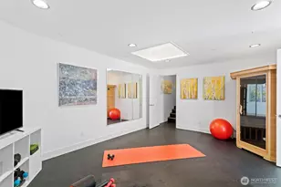 8631 NE 19th Pl, Clyde Hill, WA 98004 - Photo 22