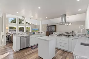 3718 NE 189th Pl, Lake Forest Park, WA 98155 - Photo 6