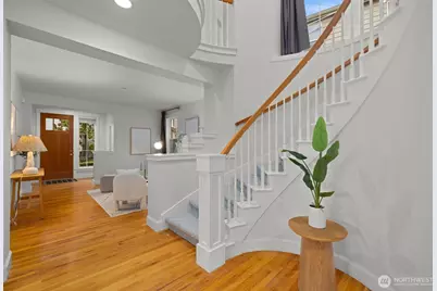 1717 100th Avenue NE, Bellevue, WA 98004 - Photo 10