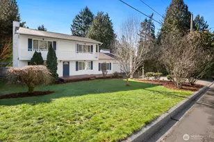 7037 NE 137th St, Kirkland, WA 98034 - Photo 2