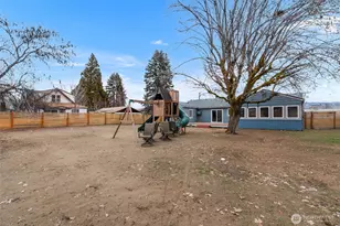 1914 Harbel St, Wenatchee, WA 98801 - Photo 4