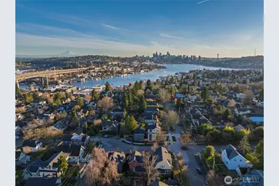 4136 Eastern Avenue N, Seattle, WA 98103 - Photo 38