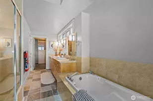 116 Aloha St, Seattle, WA 98109 - Photo 16