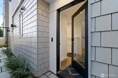 4307 B Francis Avenue N, Seattle, WA 98103 - Photo 4