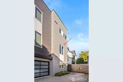 4307 B Francis Avenue N, Seattle, WA 98103 - Photo 2