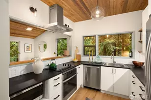 8240 NE Baker Hill Rd, Bainbridge Island, WA 98110 - Photo 16