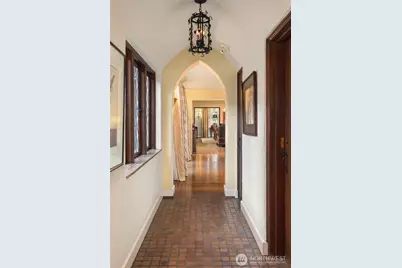 300 Maiden Lane E, Seattle, WA 98112 - Photo 16