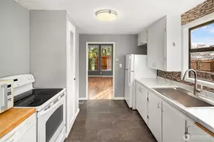 1504 NE 107th St, Seattle, WA 98125 - Photo 10